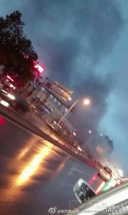 濟南工業(yè)南路一汽修廠發(fā)生火災(zāi)