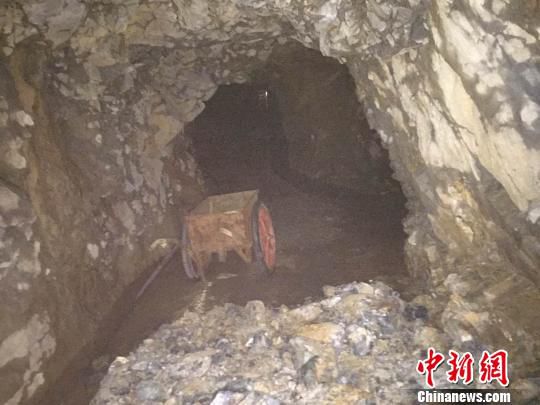浙江義烏一礦洞坍塌兩人被困 1人死亡1人還在營(yíng)救中