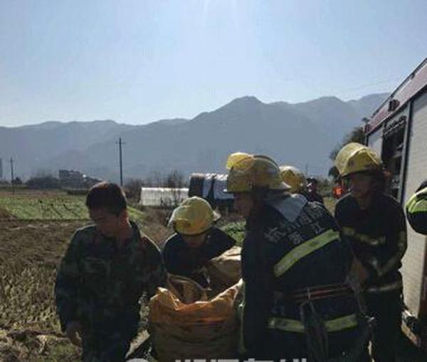 男子玩滑翔傘遇險