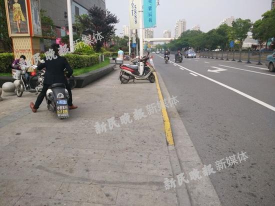 上海萬達(dá)持刀傷人