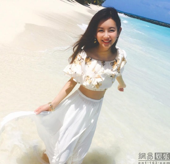 張子萱曬露腰美照:沒屁股,腰細也不好看。