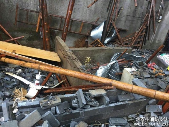 江蘇泰興突發(fā)颶風(fēng)