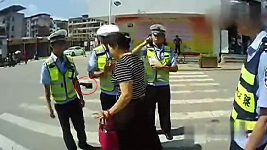 計(jì)生辦女司機(jī)暴力抗法