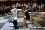 狂人挑戰(zhàn)整個武林 格斗