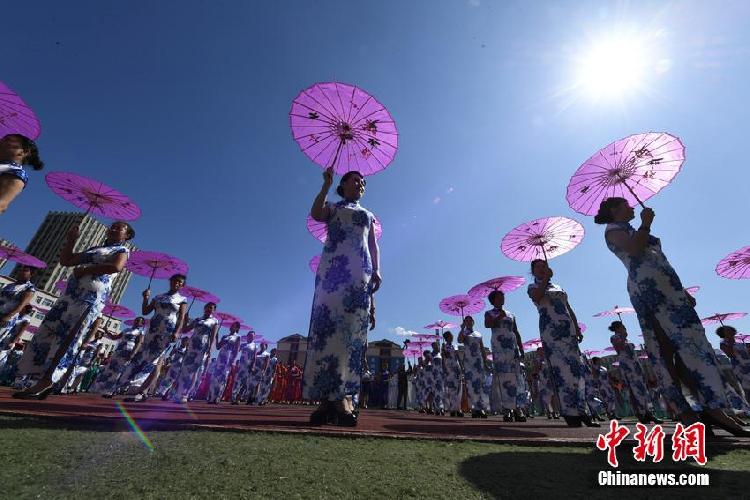 5599人同穿旗袍創(chuàng)吉尼斯世界紀錄