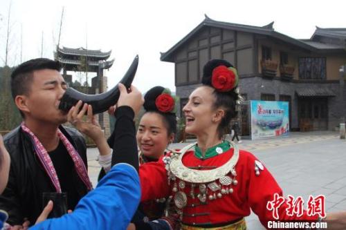 美國(guó)女孩中國(guó)鎮(zhèn)長(zhǎng)