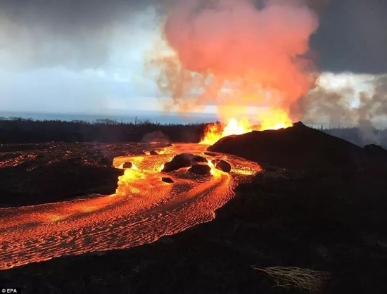 夏威夷基拉韋厄火山噴發(fā)下寶石雨