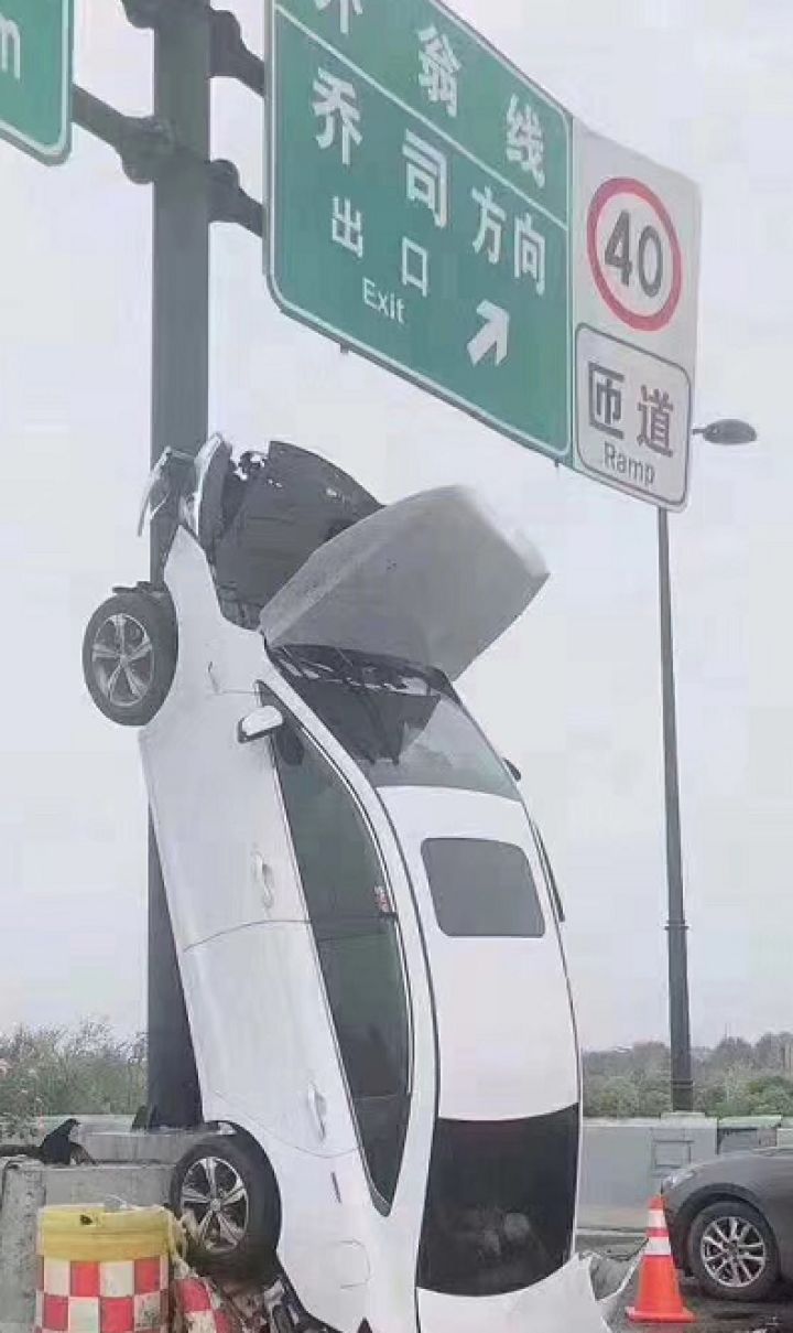 杭州轎車開(kāi)上天了