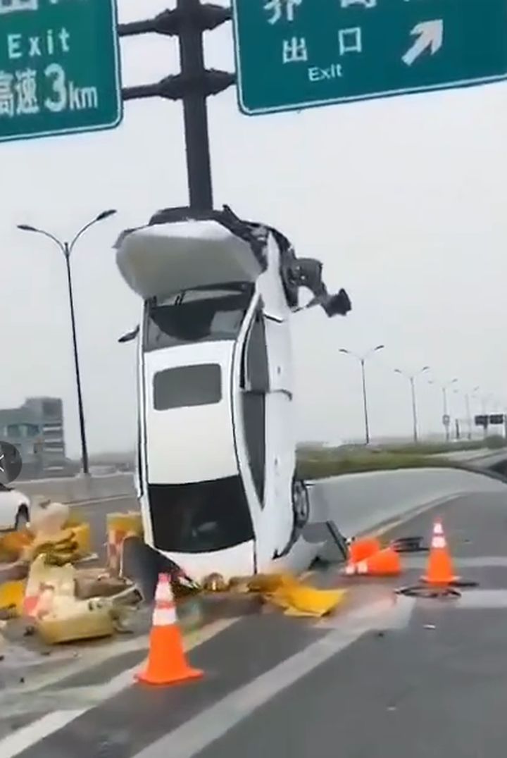杭州轎車開(kāi)上天了