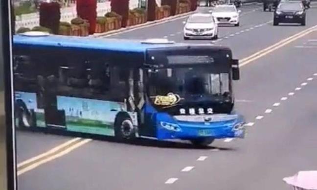 貴州墜湖公交司機曾發(fā)唱歌視頻