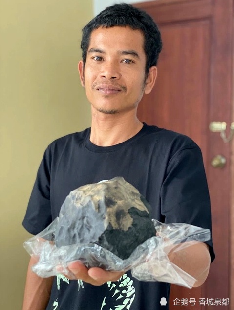 天降隕石砸破房頂屋主成千萬(wàn)富翁