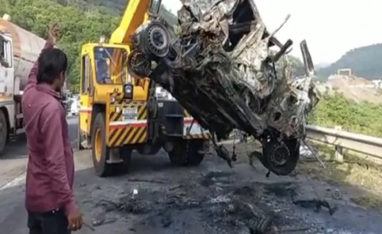 印度孟買(mǎi)車(chē)禍 浦那高速公路車(chē)禍造成3人死亡