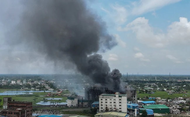 孟加拉國工廠火災(zāi)：隨著消防員到達(dá)較高樓層，死亡人數(shù)急劇上升。