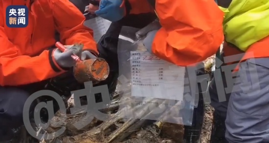 墜毀客機(jī)一部黑匣子找到:破損嚴(yán)重