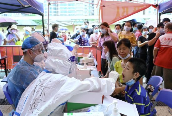 中國在4月5日?qǐng)?bào)告了1415例新確診的冠狀病毒病例