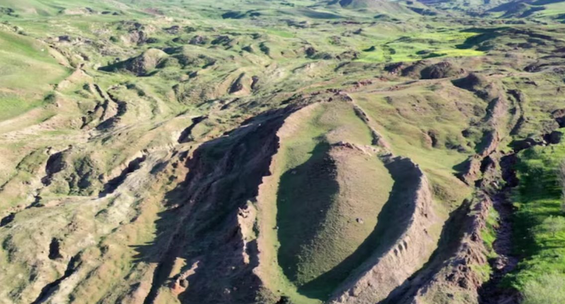 探地雷達揭示了土耳其杜魯皮納爾(Durupinar)遺址的建筑物，地貌長538英尺，與圣經中的描述相似。